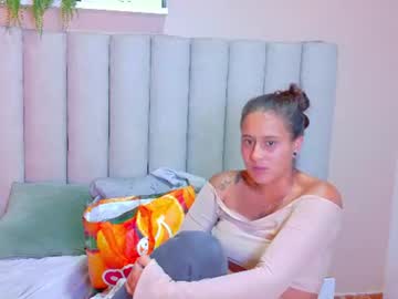 chloe_and_scarlett