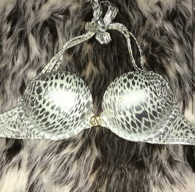 Big tits MILFS Selling Their Bombshell Bras — 44