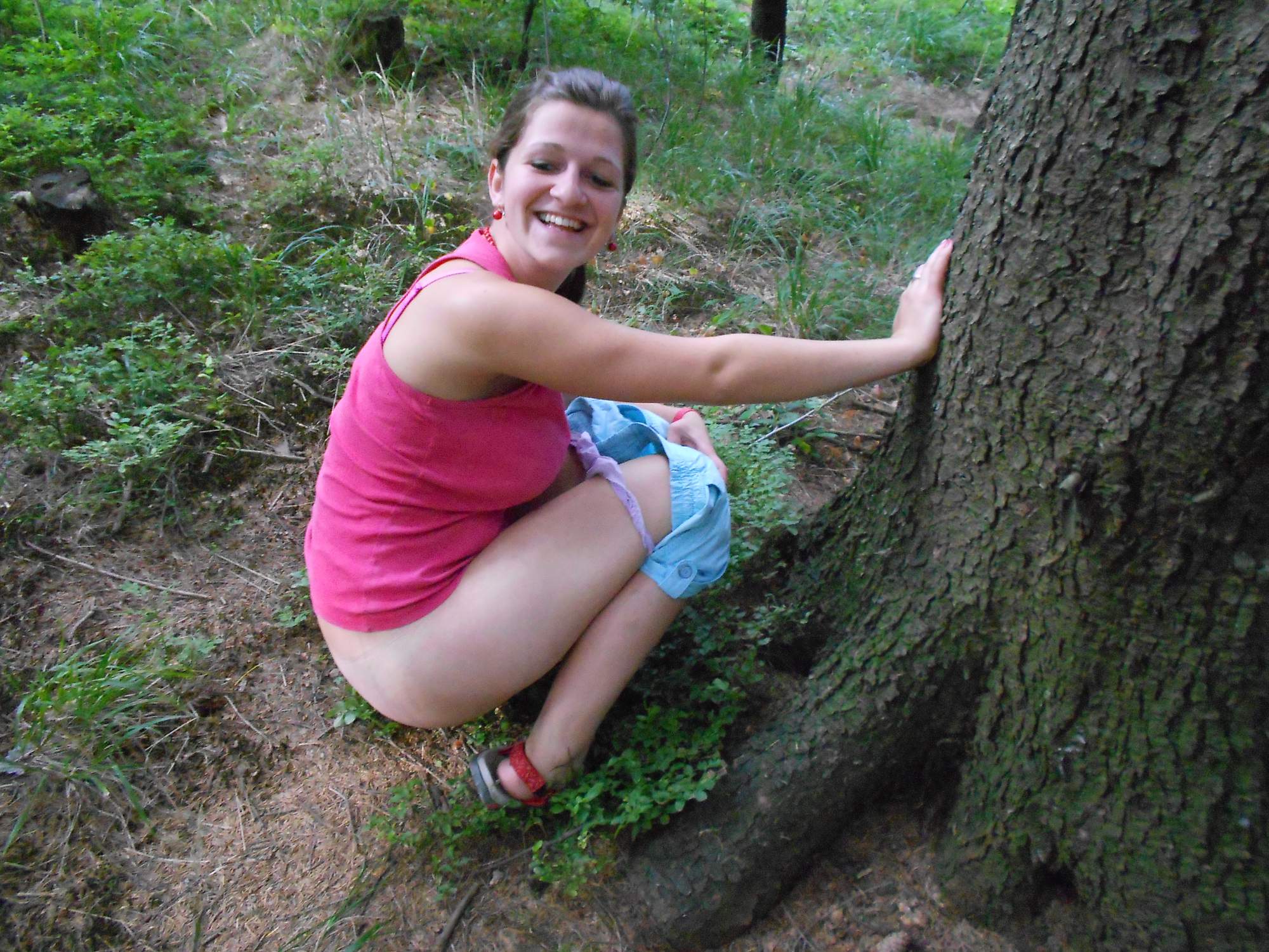 Girls Going to the Toilet Outdoors — 39