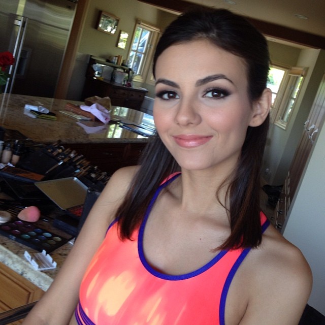 Brunettes — 17