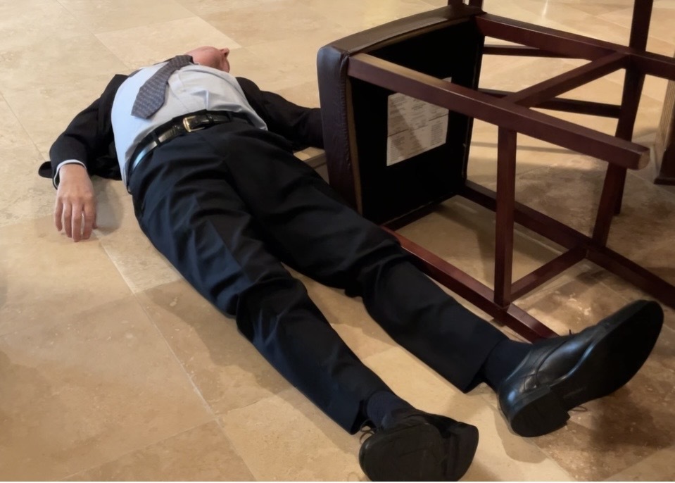 Bar owner shot dead and clothing cut off — 5